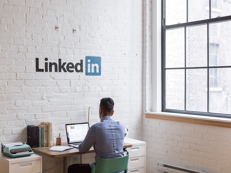 You are currently viewing <span style='color:#00000;font-size:36px;'>LinkedIn Reveals 3 Behaviours You Need to Embrace to Be Successful</span><h3> Self-glorification is an absolute must to 'get ahead' </h3>