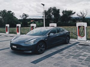 Read more about the article <span style='color:#00000;font-size:36px;'>Why Green Entrepreneurs Like Elon Musk Could Make the Climate Crisis Worse</span><h3> Solutions are only viable if companies can profit from them </h3>
